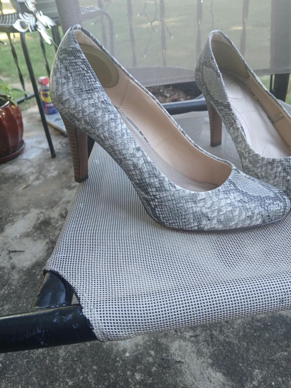 Jaclyn Smith Gray Snake-Print High Heel Pumps